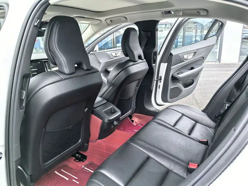Volvo S60 2021 — фото 11