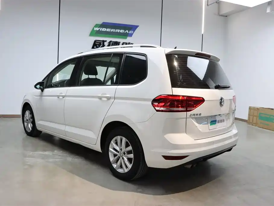 Volkswagen Touran 2018 — фото 6