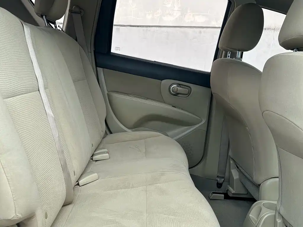 Nissan Livina 2015 — фото 13