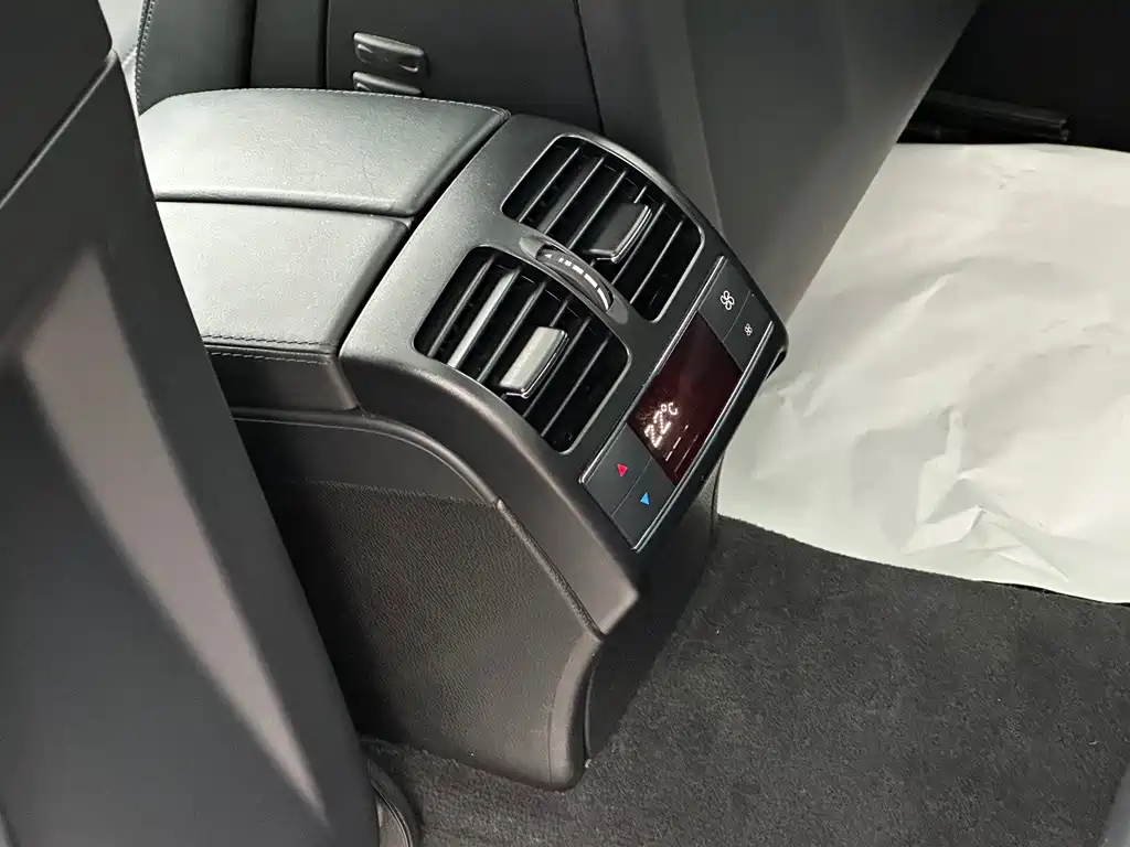Mercedes-Benz C-Class AMG 2012 — фото 12