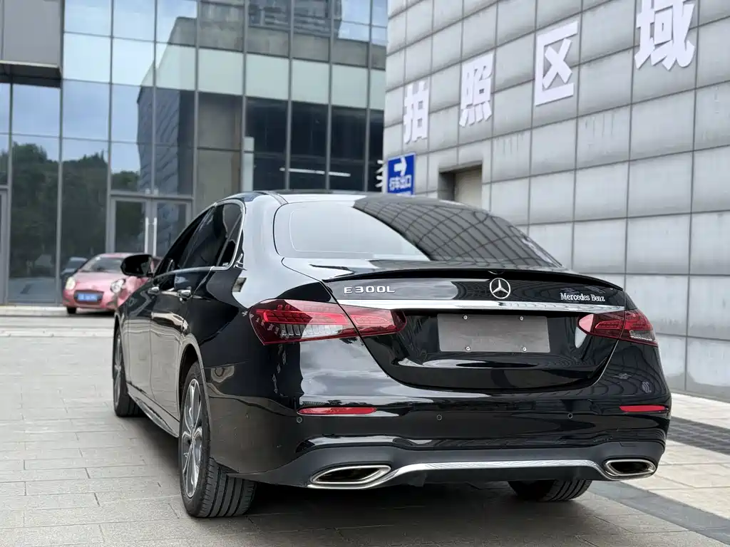 Mercedes-Benz E-Class 2023 — фото 17