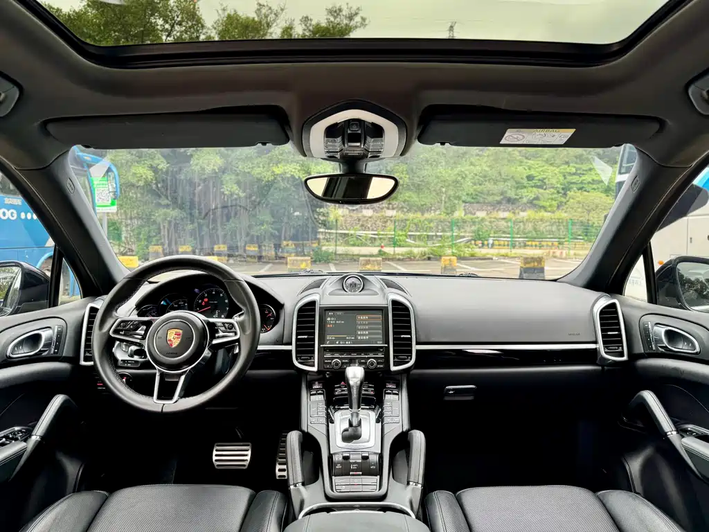 Porsche Cayenne 2017 — фото 10