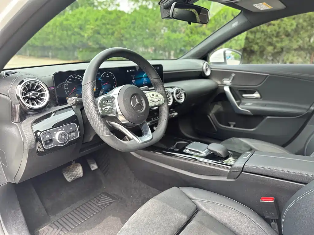 Mercedes-Benz A-Class 2022 — фото 17