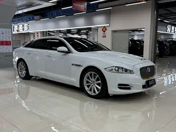 Jaguar XJ 2015
