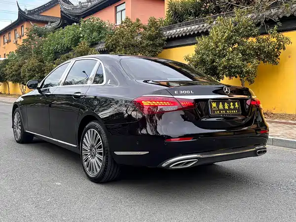 Mercedes-Benz E-Class 2022