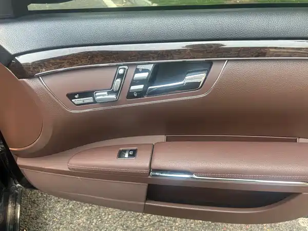 Mercedes-Benz S-Class 2012