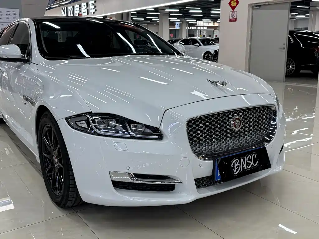 Jaguar XJ 2018 — фото 13