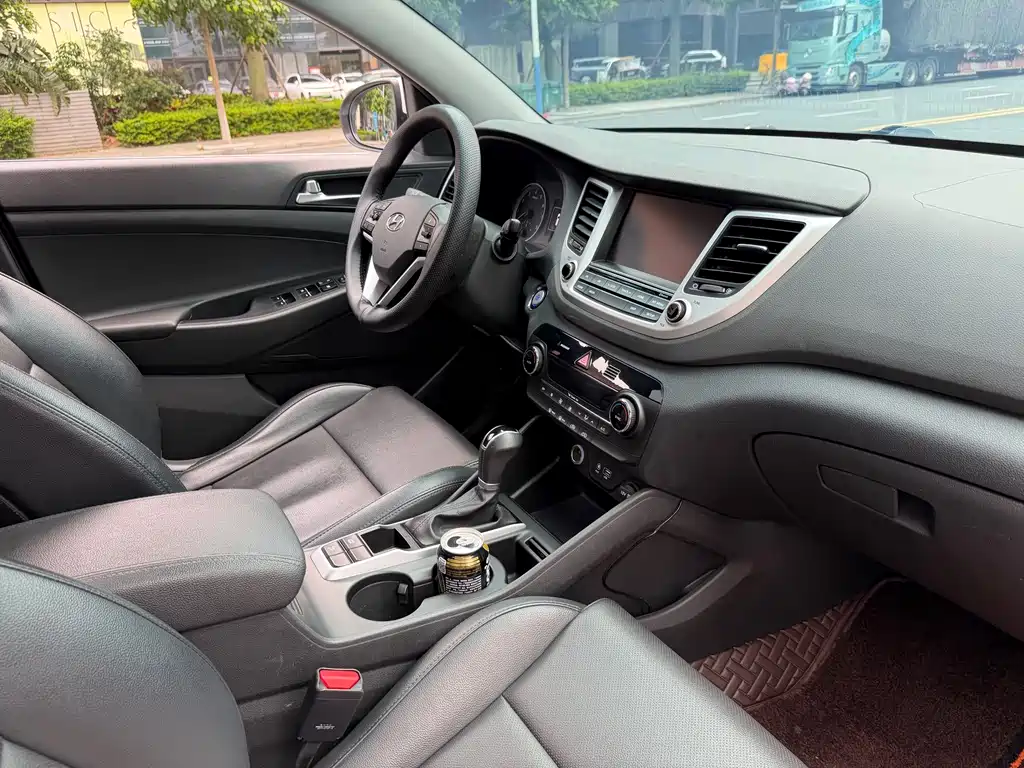 Hyundai Tucson 2017 — фото 15