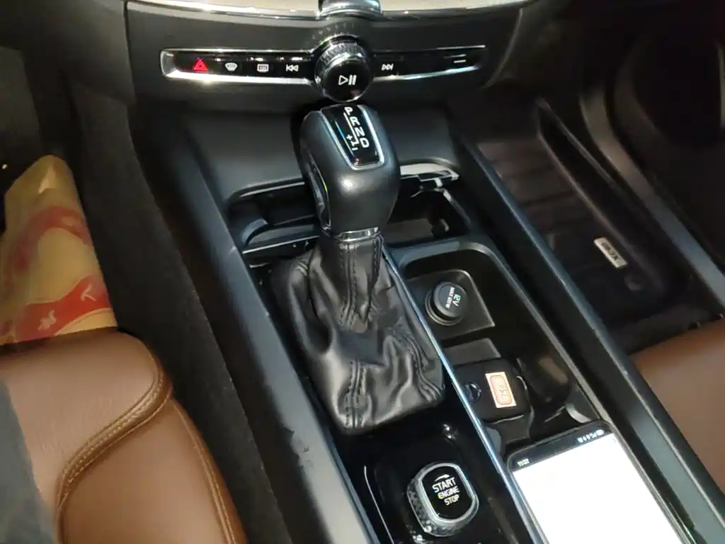 Volvo XC60 2019 — фото 14