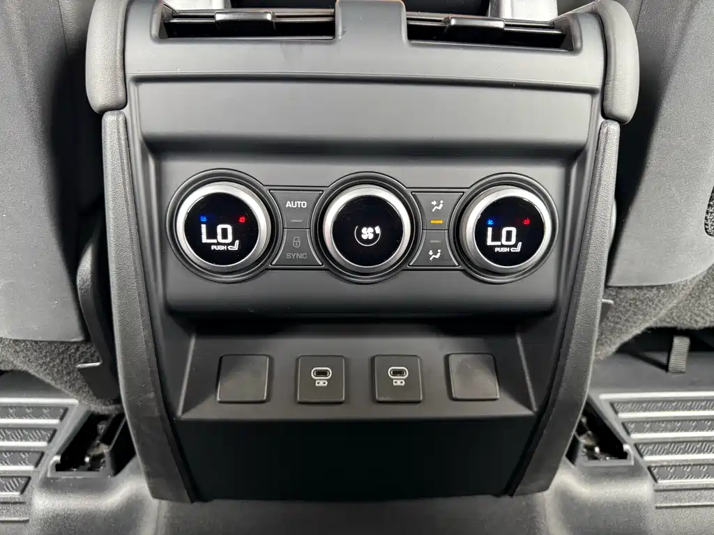 Land Rover Defender 2024 — фото 11