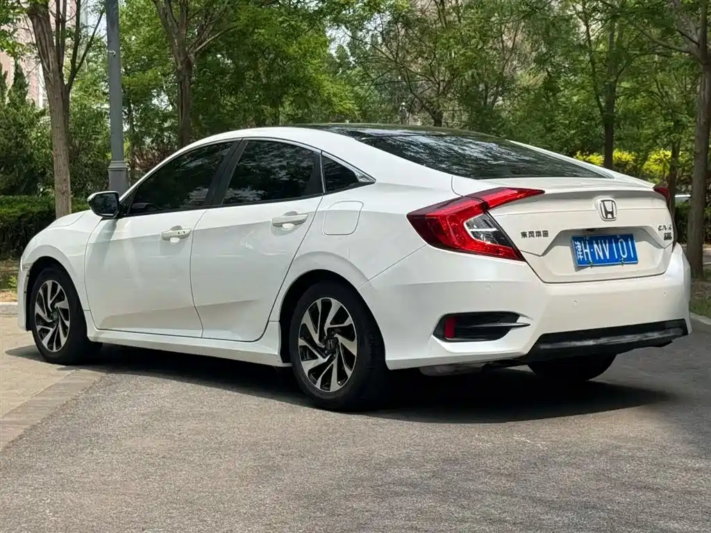 Honda Civic 2018 — фото 2