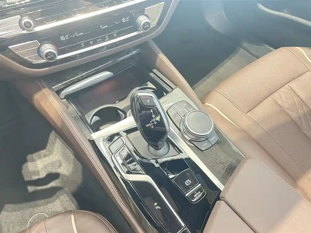 BMW 5 Series 2023 — фото 15