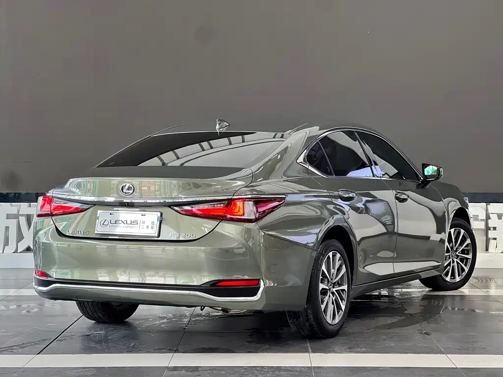 Lexus ES 2023 — фото 4