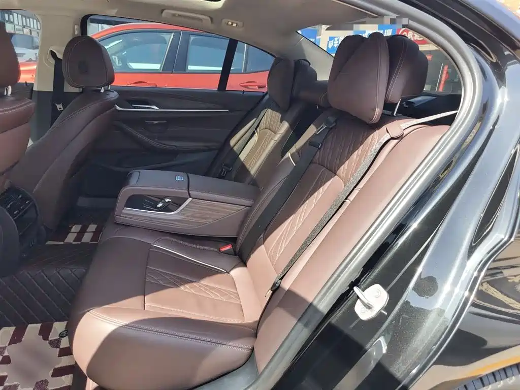 BMW 5 Series 2020 — фото 13