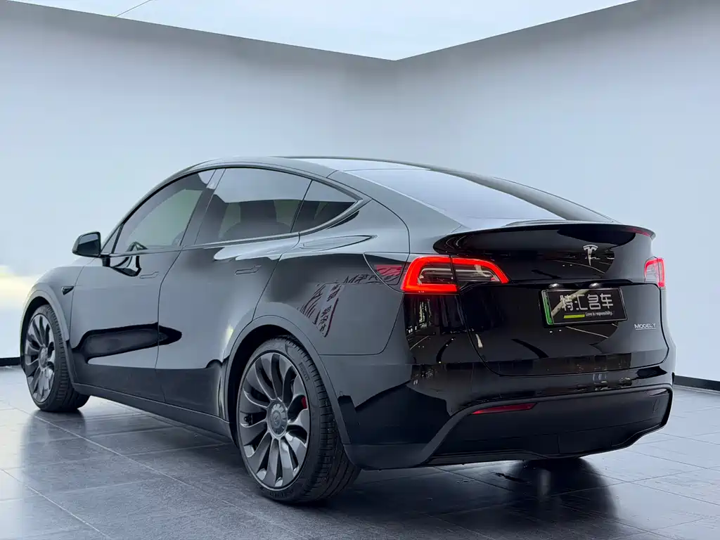 Tesla Model Y 2022 — фото 17