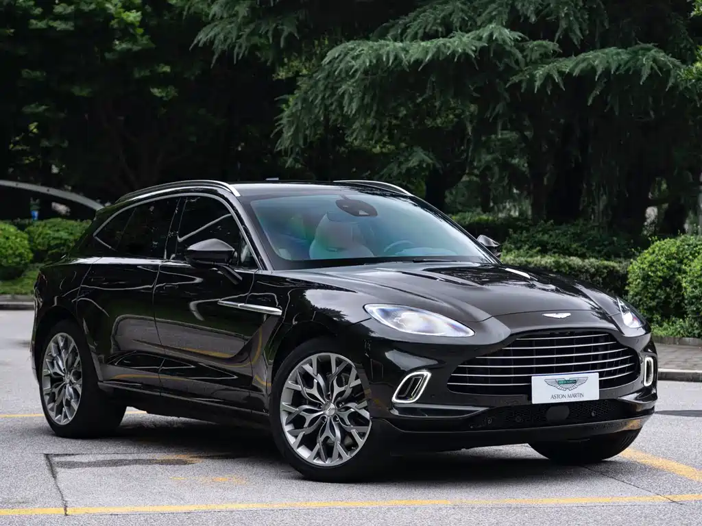Aston Martin DBX 2026 — фото 3