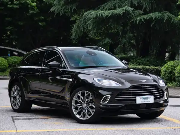 Aston Martin DBX 2026