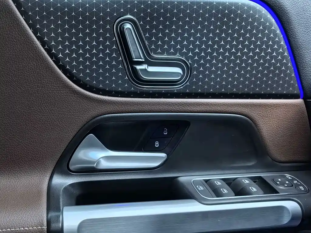 Mercedes-Benz GLB 2025 — фото 13