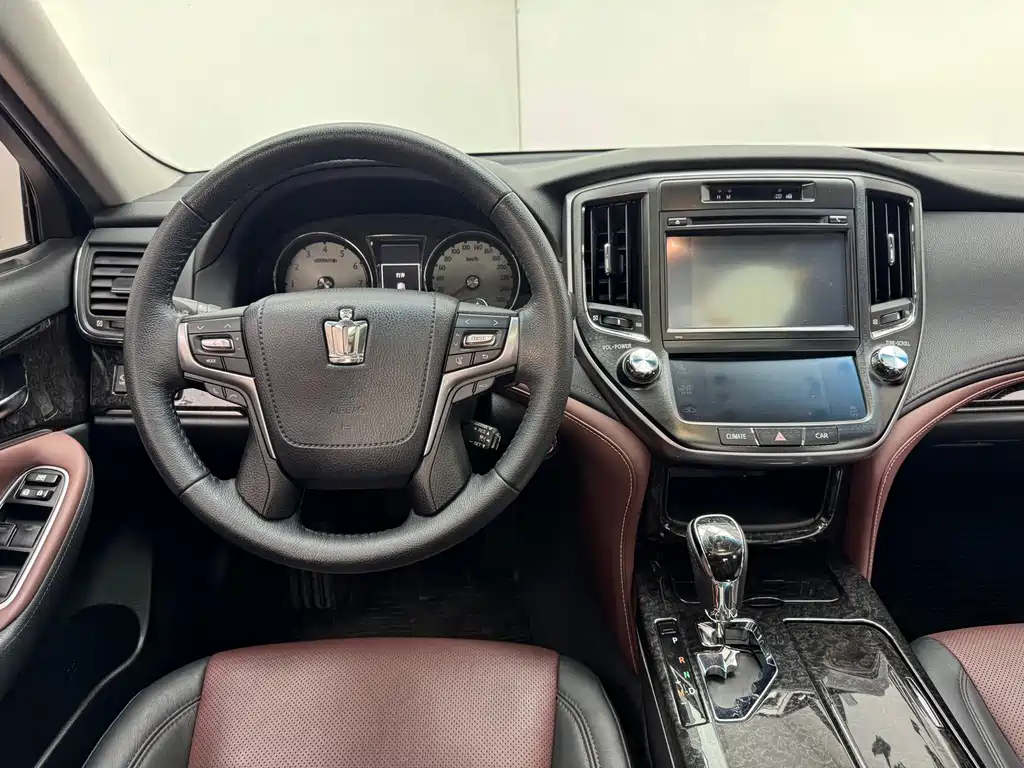 Toyota Crown 2019 — фото 17