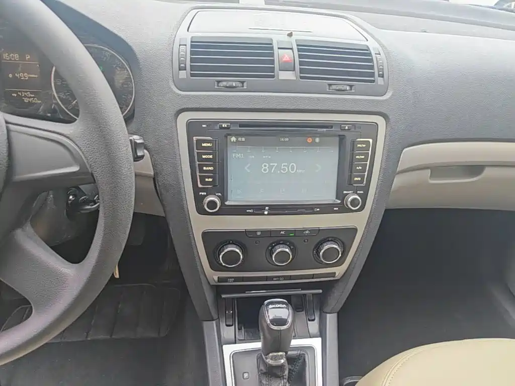 Skoda Octavia 2014 — фото 13