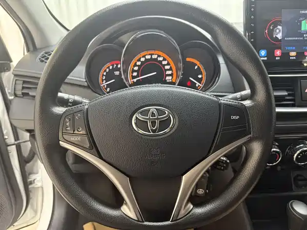 Toyota Yaris L 2023
