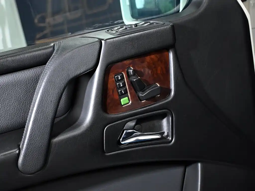 Mercedes-Benz G-Class 2012 — фото 16