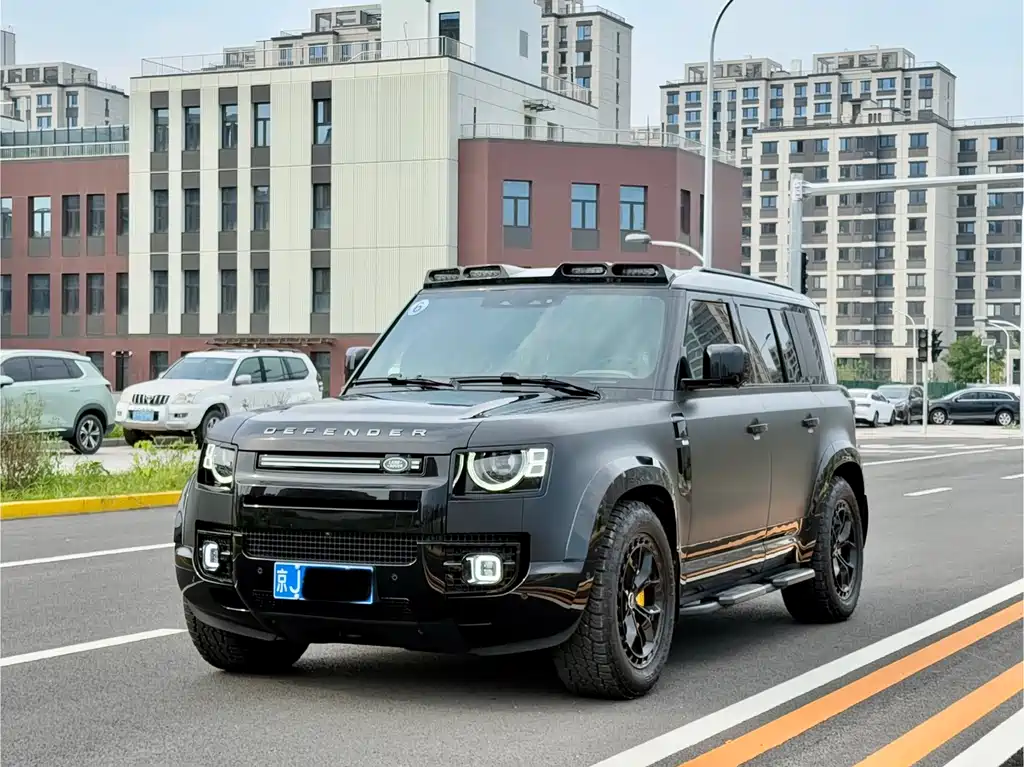 Land Rover Defender 2025