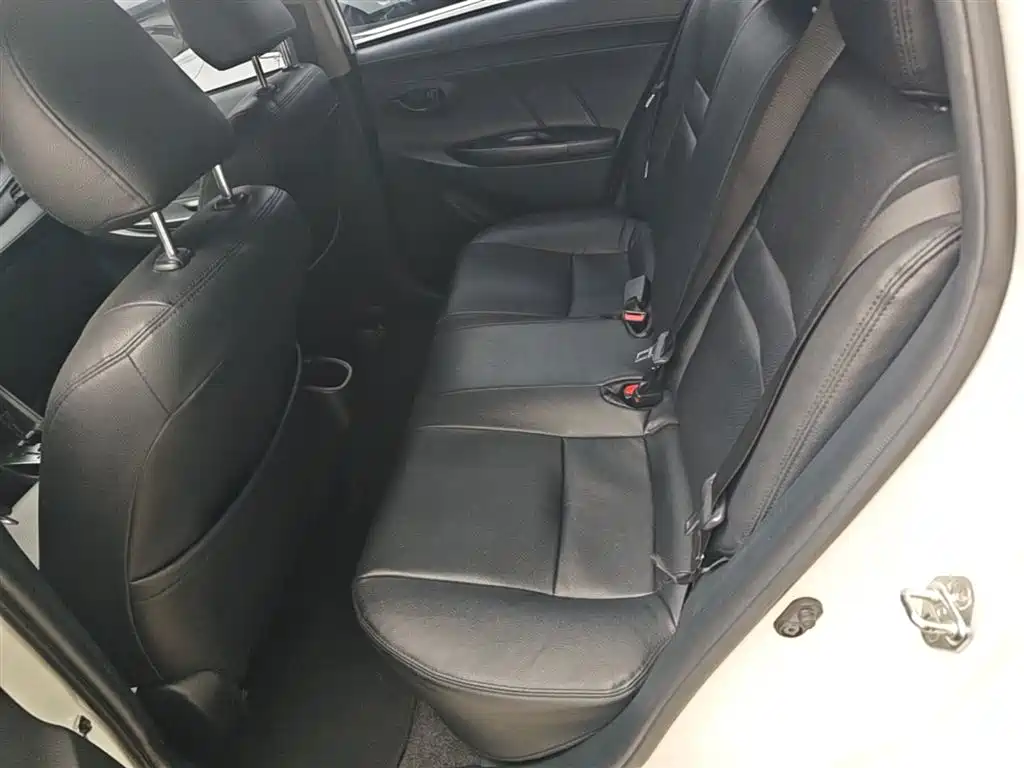Toyota Yaris L 2021 — фото 17