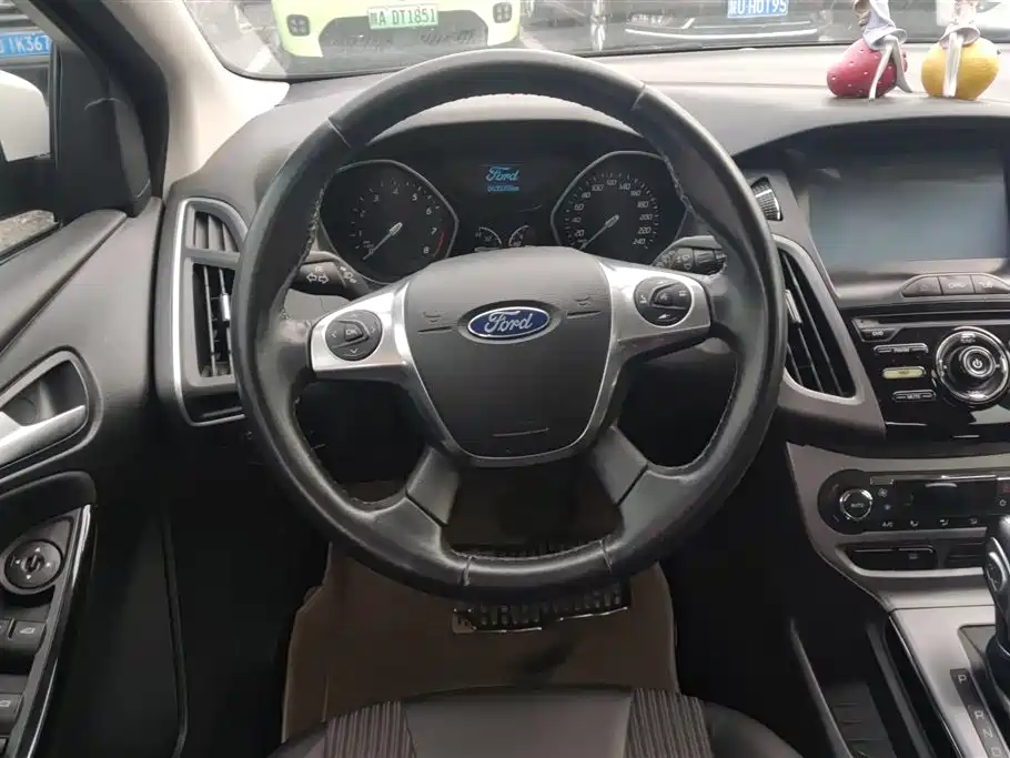 Ford Focus 2015 — фото 15