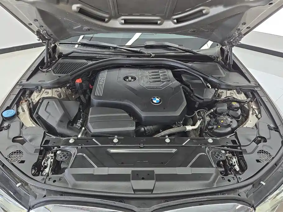 BMW 3 Series 2019 — фото 10