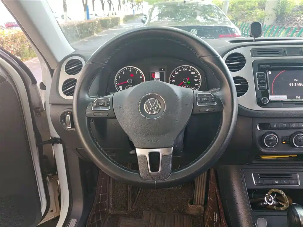 Volkswagen Tiguan 2015 — фото 3