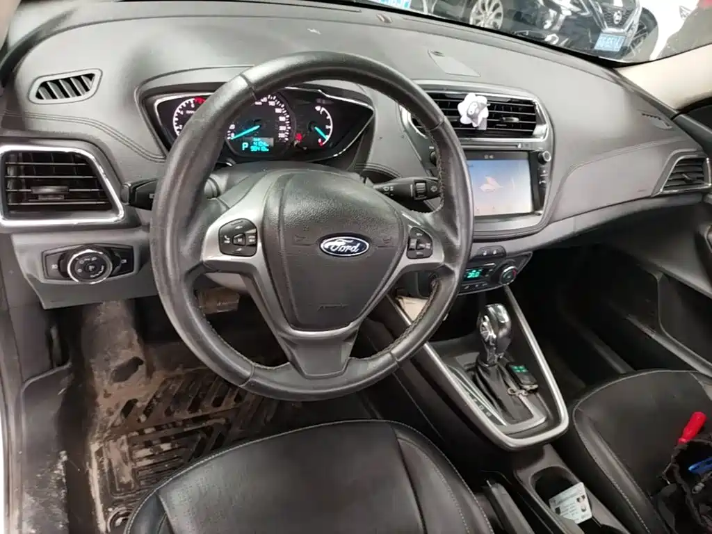 Ford Escort 2017 — фото 10