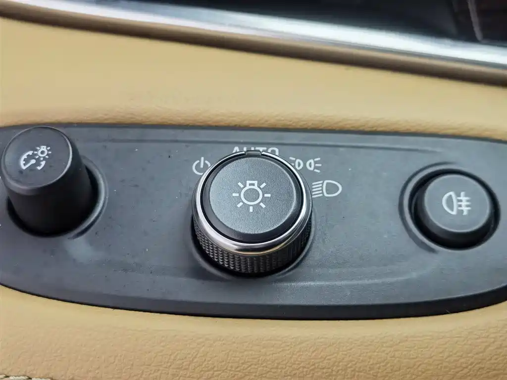 Buick LaCrosse 2017 — фото 21