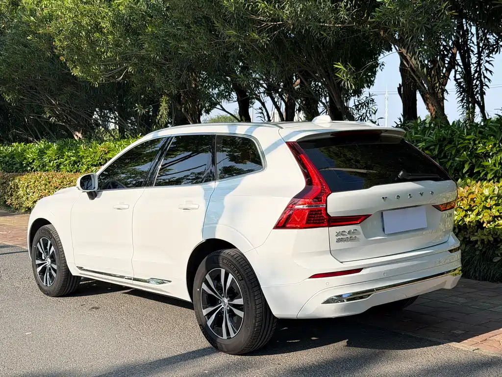 Volvo XC60 2023 — фото 10