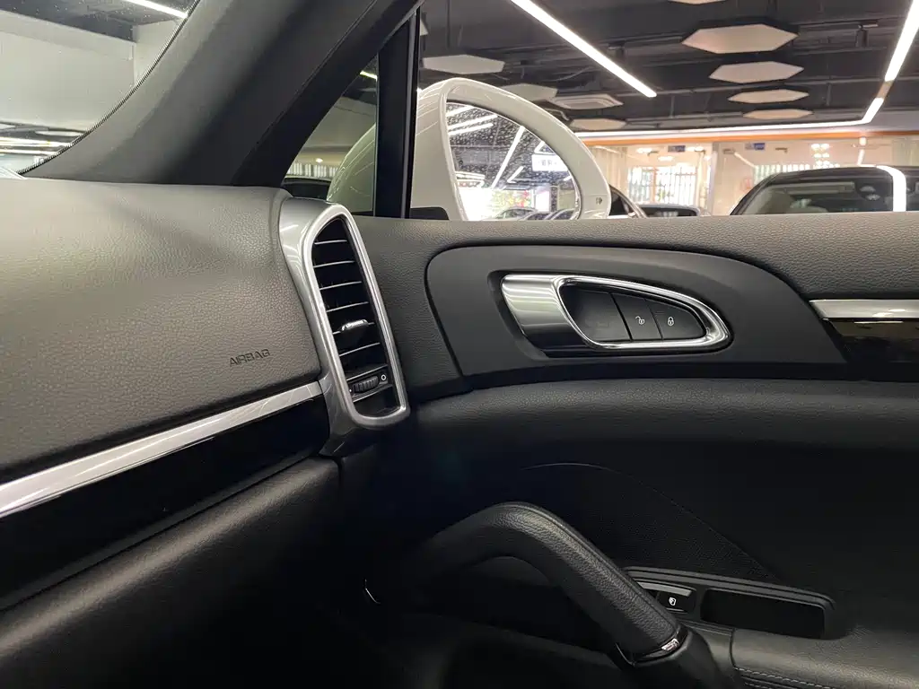 Porsche Cayenne 2016 — фото 23