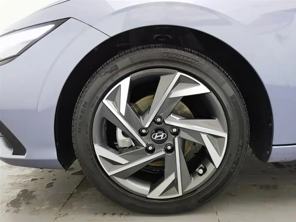 Hyundai Elantra 2024 — фото 17