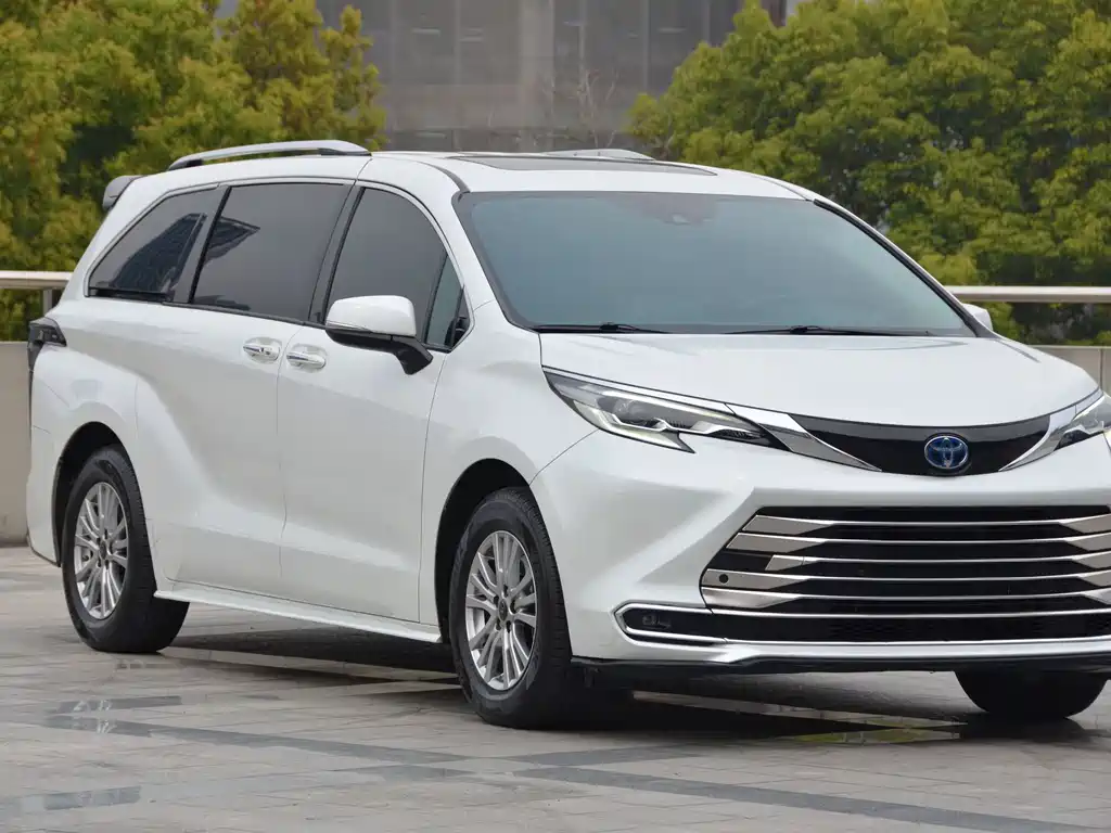 Toyota Sienna 2022 — фото 3