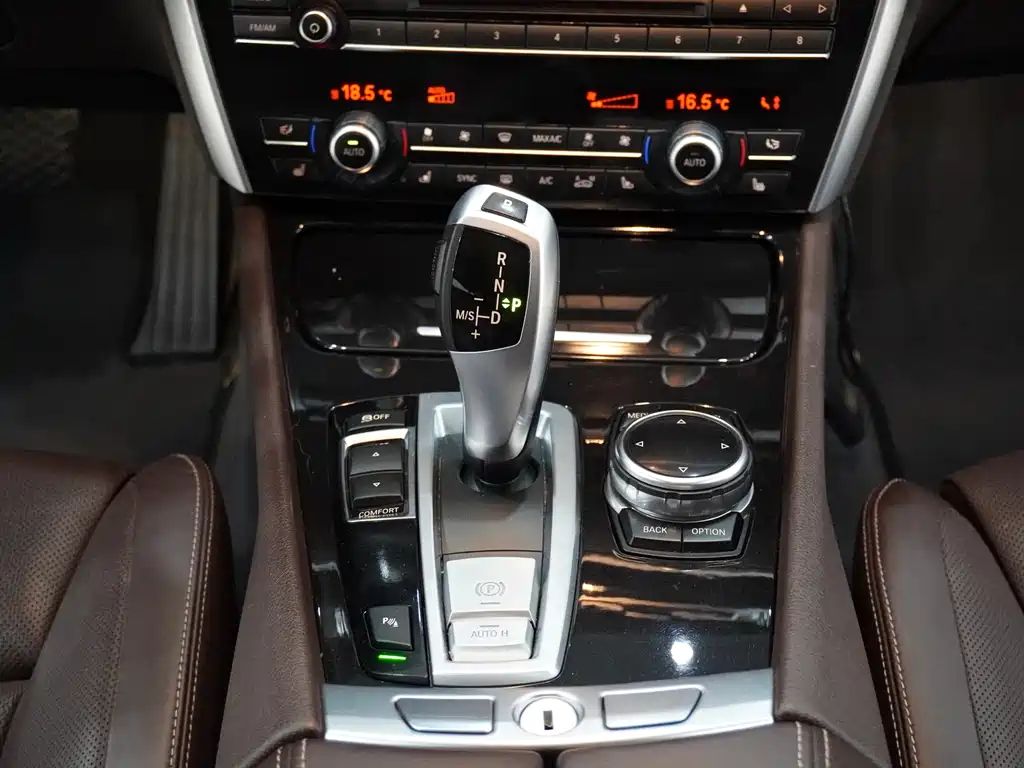 BMW 5 Series GT 2014 — фото 15