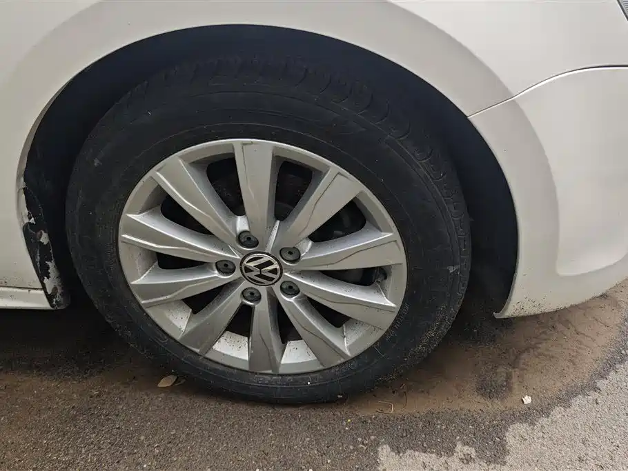 Volkswagen Sagitar 2014