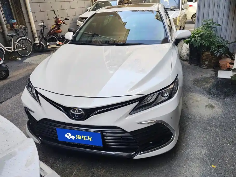 Toyota Camry 2022 — фото 2