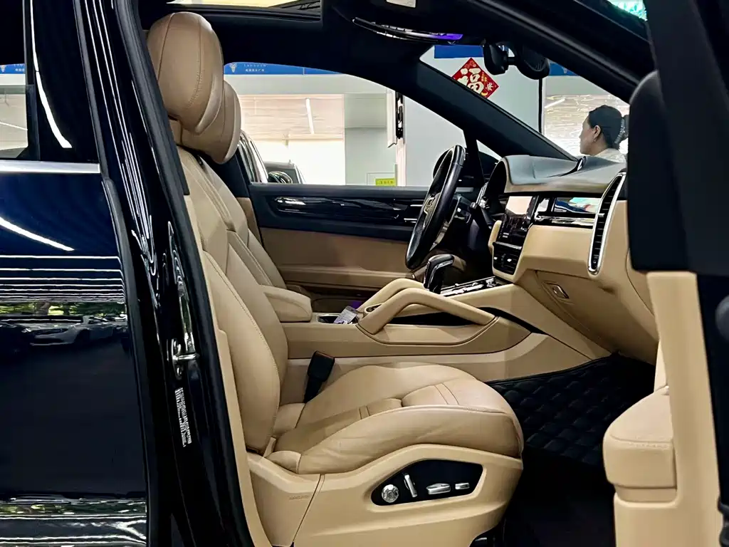 Porsche Cayenne 2018 — фото 12