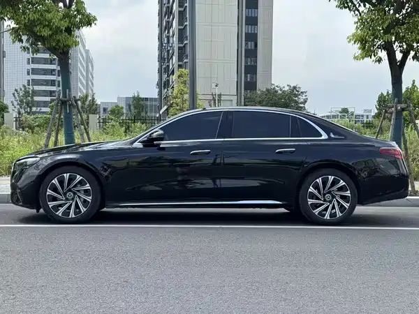 Mercedes-Benz E-Class 2025