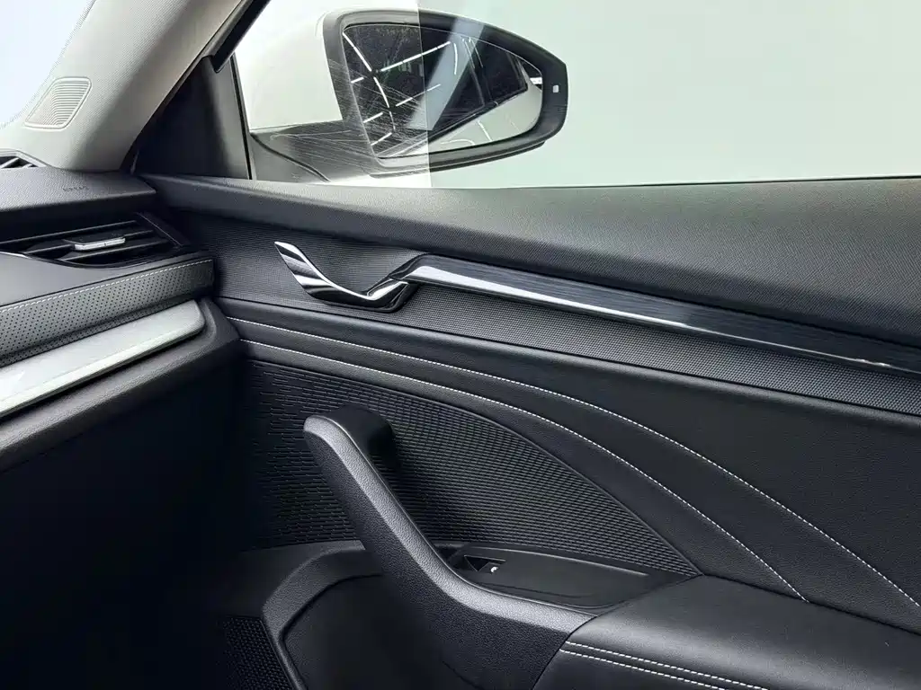 Skoda Octavia 2023 — фото 15