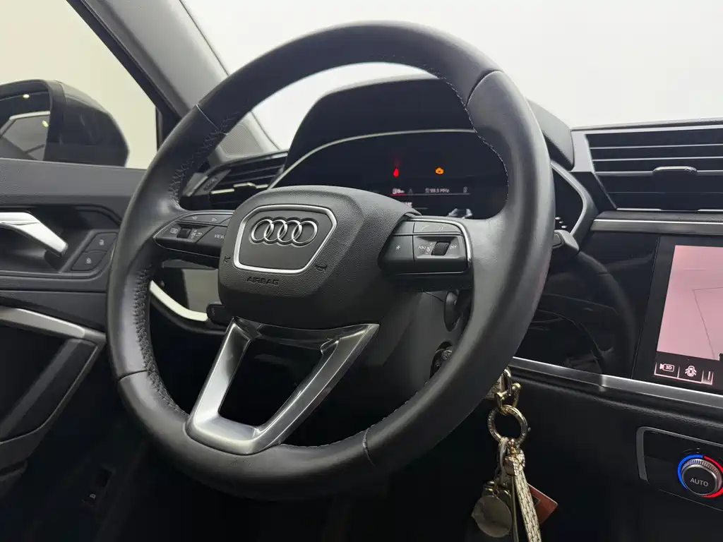 Audi Q3 2023 — фото 12