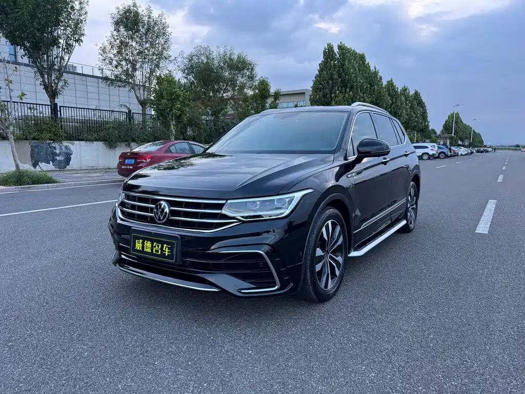 Volkswagen Tiguan L 2021 — фото 1