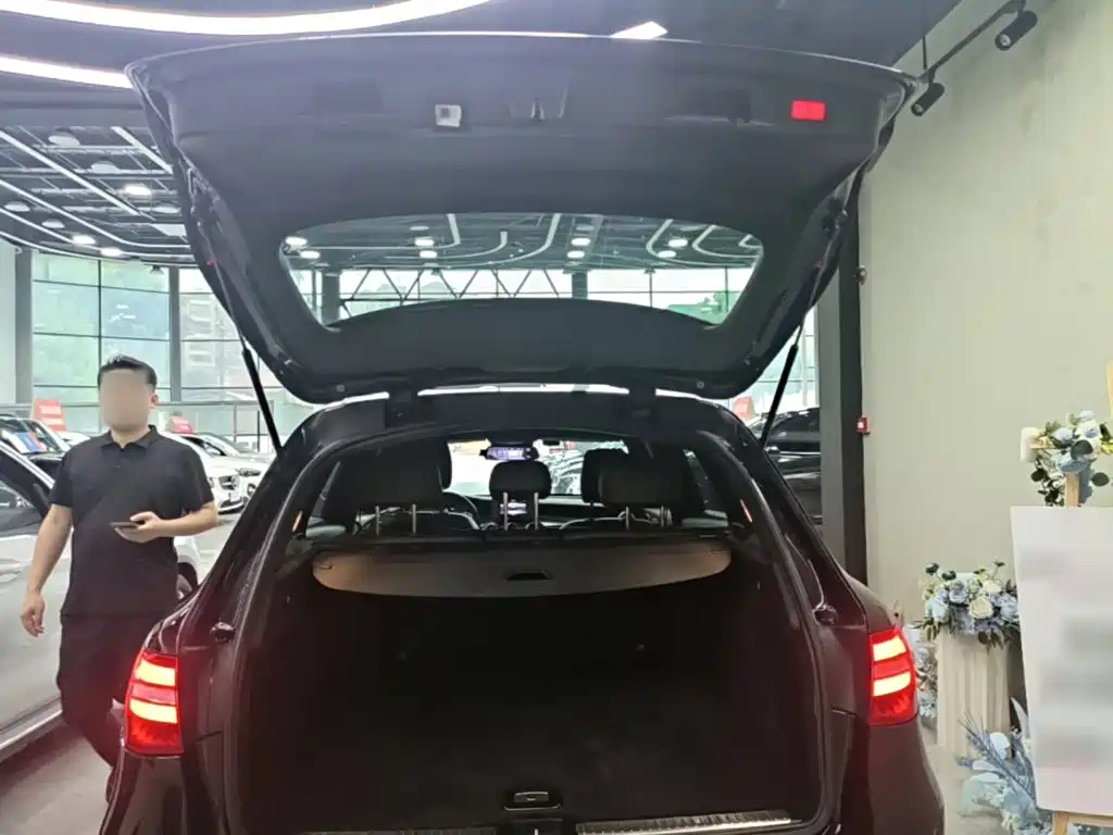 Mercedes-Benz GLC 2018 — фото 19