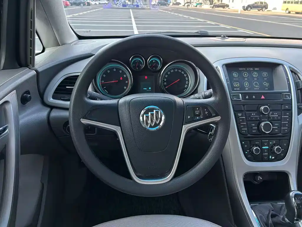 Buick Excelle 2014 — фото 11