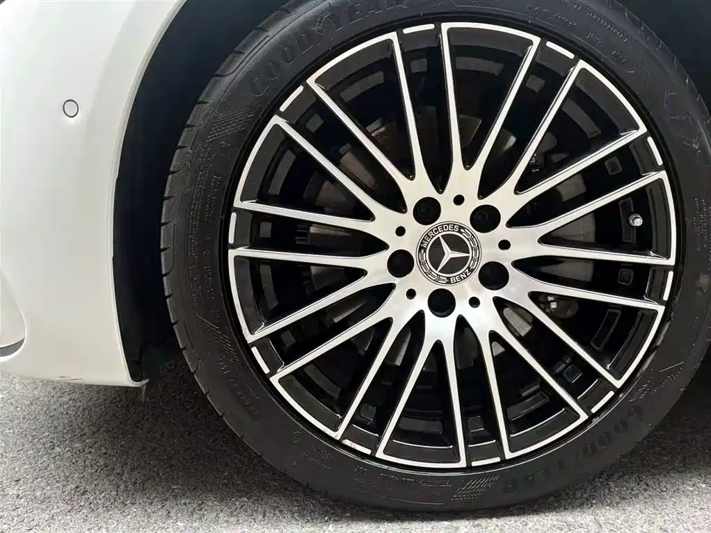 Mercedes-Benz C-Class 2025