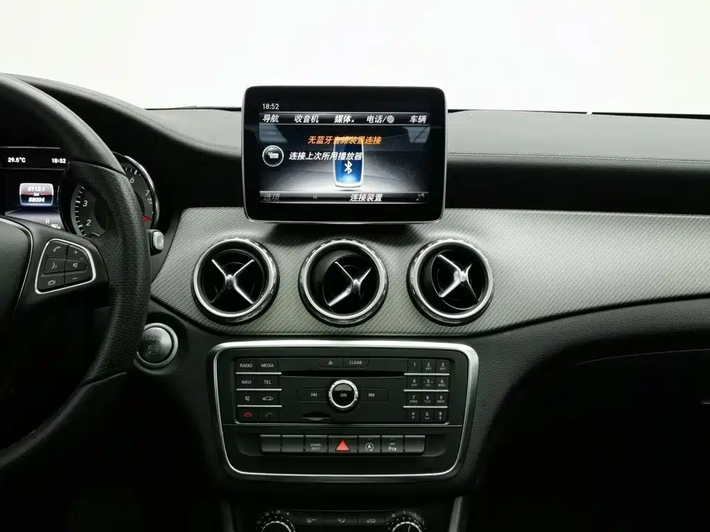 Mercedes-Benz GLA 2016 — фото 12