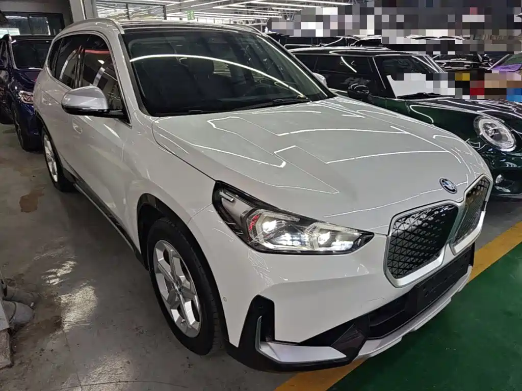 BMW iX1 2024